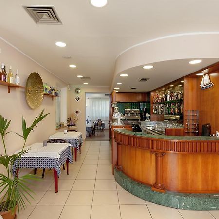 Hotel Chiar Di Luna 세니갈리아 외부 사진