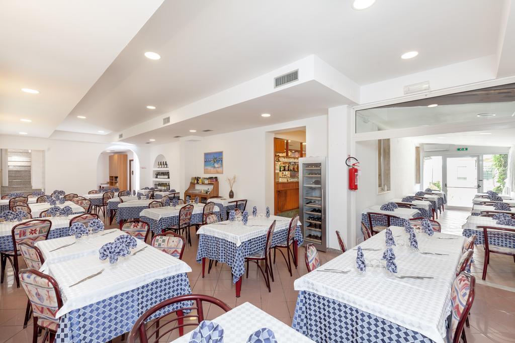 Hotel Chiar Di Luna 세니갈리아 외부 사진