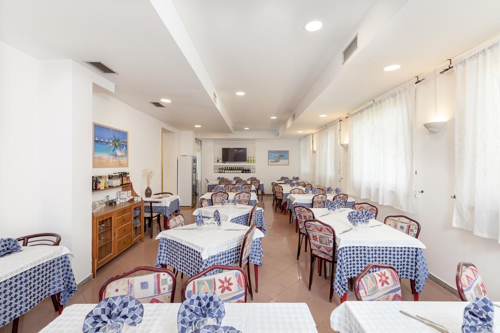 Hotel Chiar Di Luna 세니갈리아 외부 사진