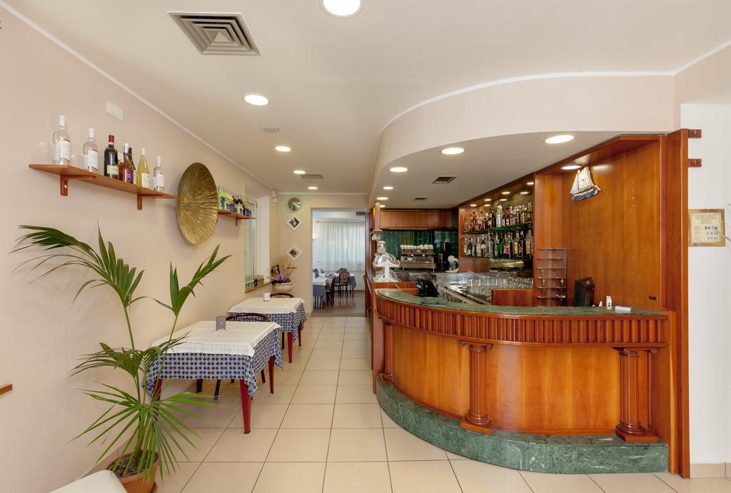 Hotel Chiar Di Luna 세니갈리아 외부 사진