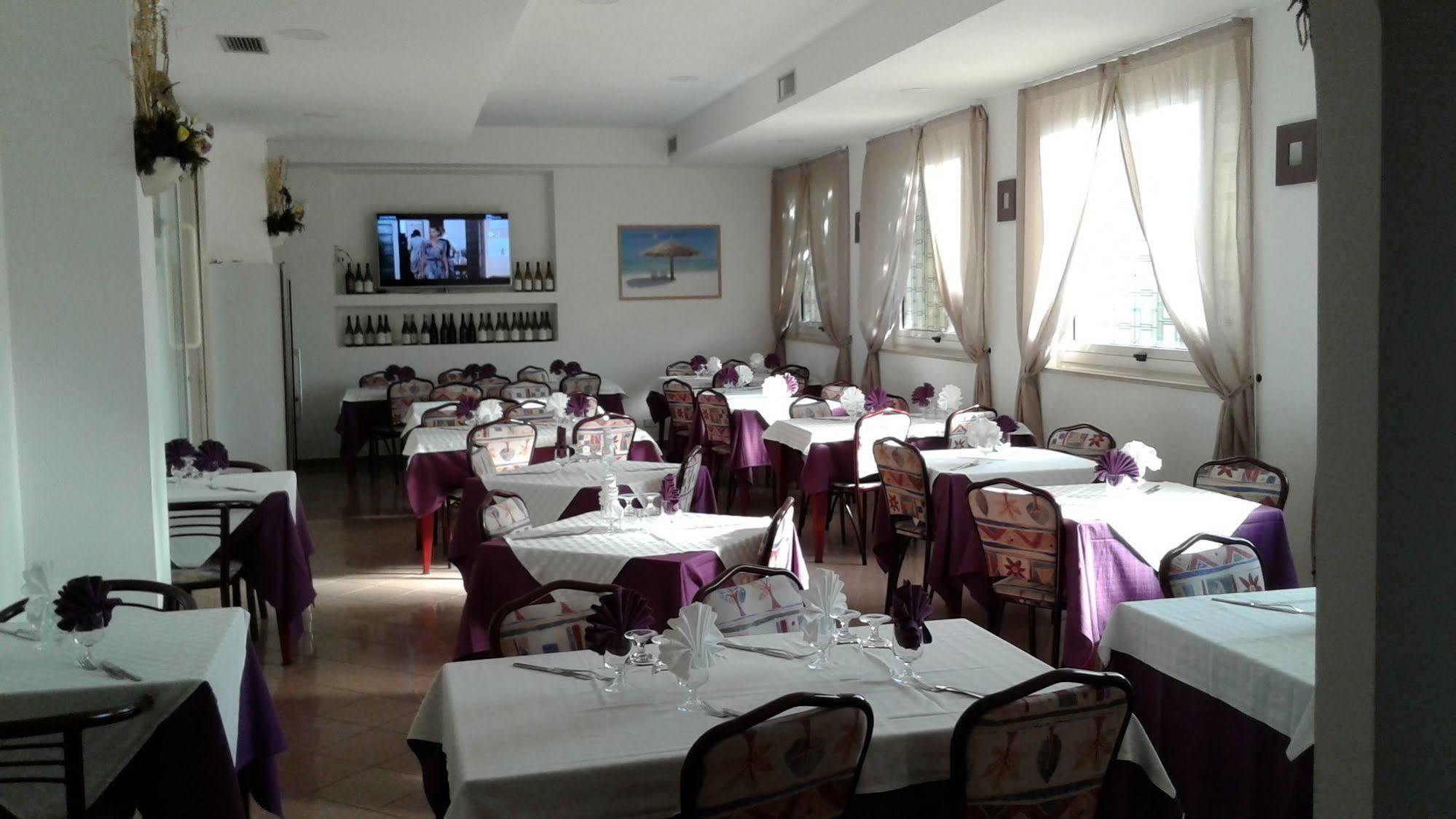 Hotel Chiar Di Luna 세니갈리아 외부 사진