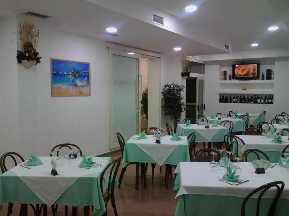 Hotel Chiar Di Luna 세니갈리아 외부 사진