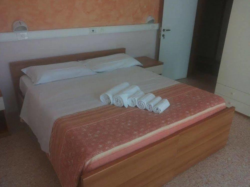 Hotel Chiar Di Luna 세니갈리아 외부 사진